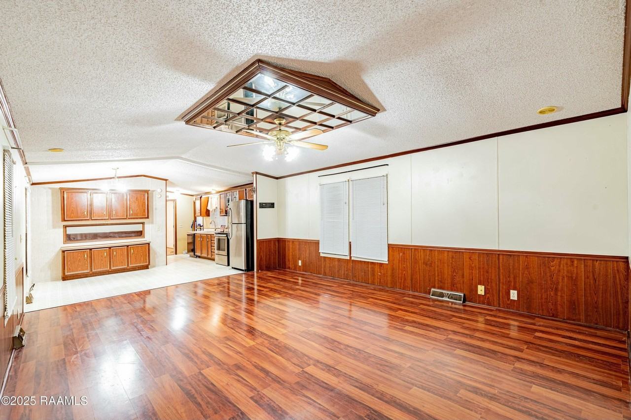 7114 Highway 90 W - Photo 3 of 24