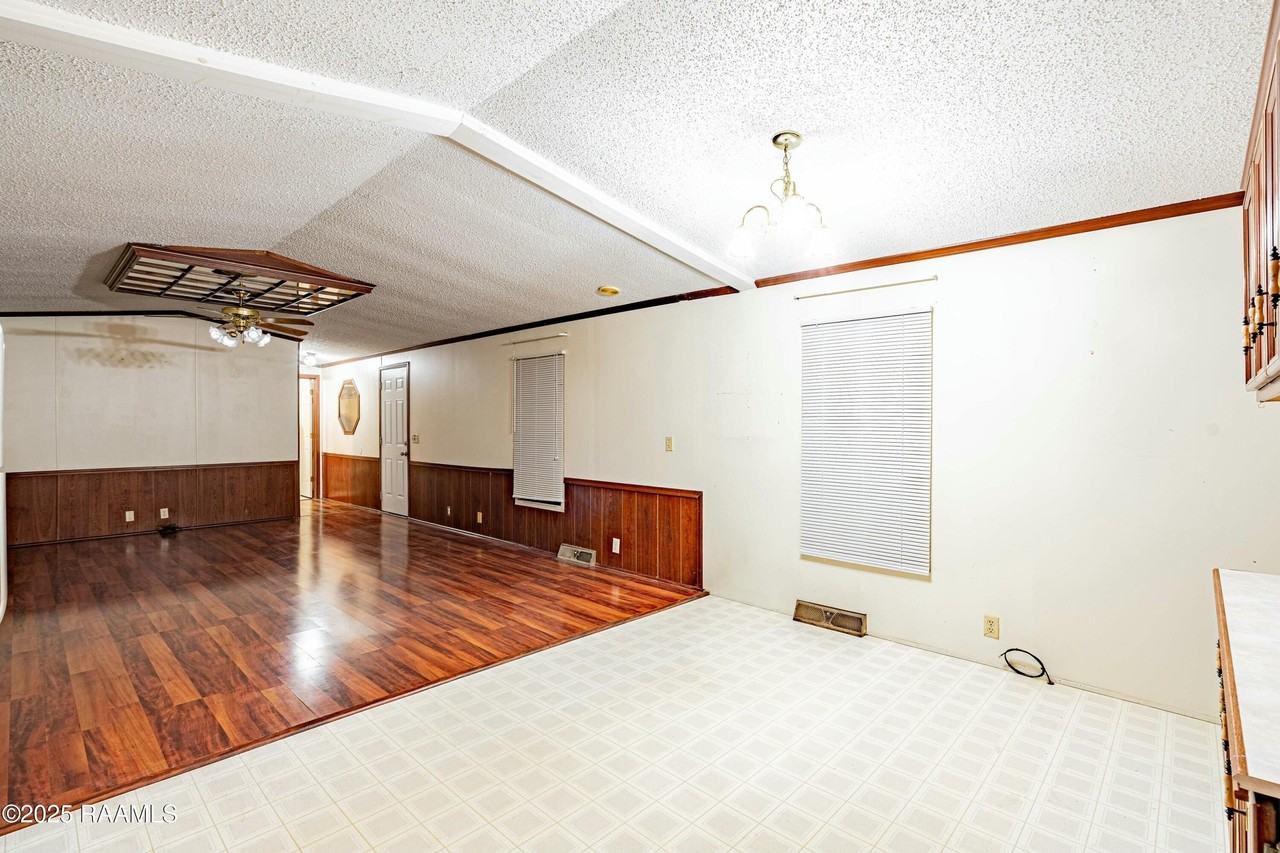 7114 Highway 90 W - Photo 6 of 24