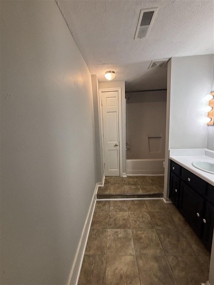 1456 Park St #2 - Photo 4 of 7