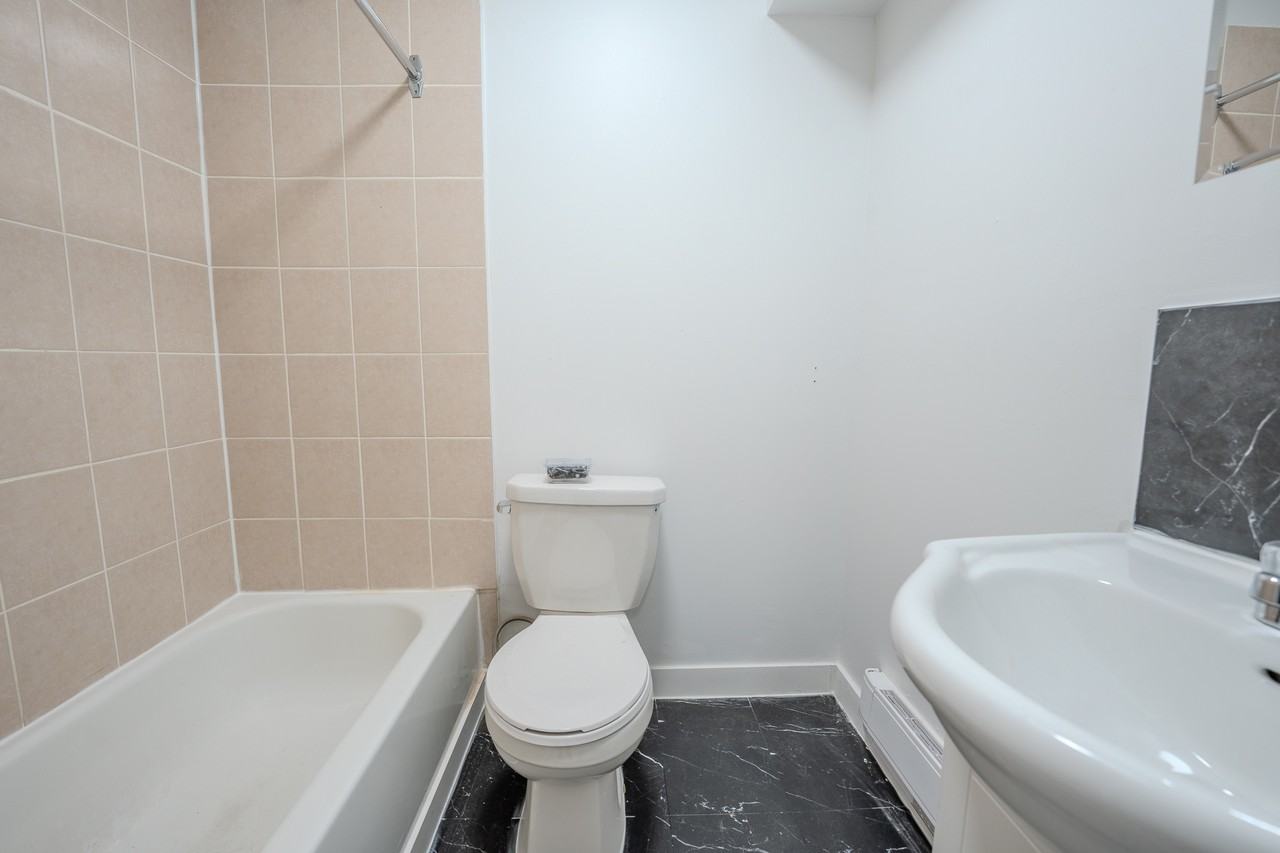 560 31e Avenue #100B - Photo 4 of 9