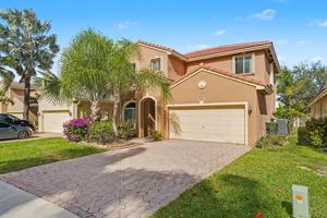 featured image of 4015 Banyan Trails Dr
