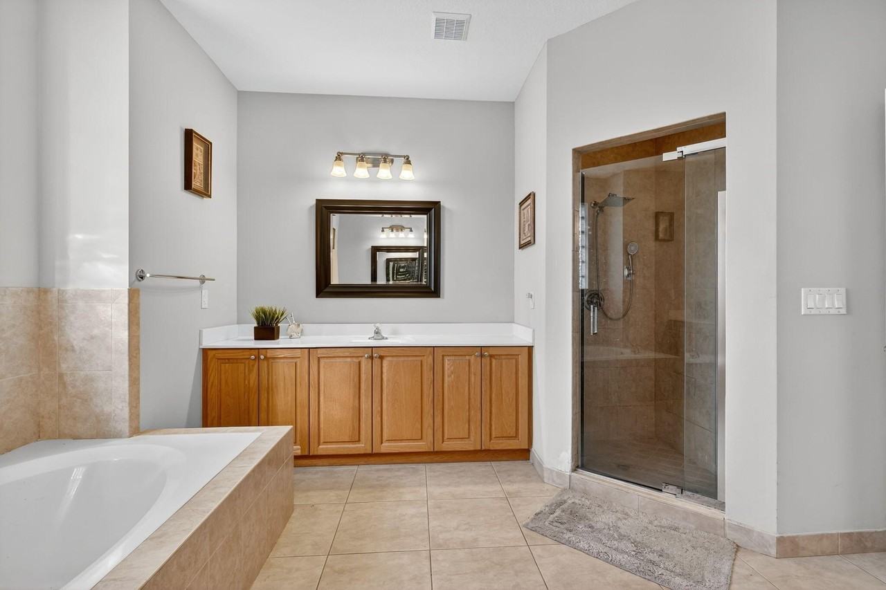 1971 Sw Breezeway St - Photo 2 of 26