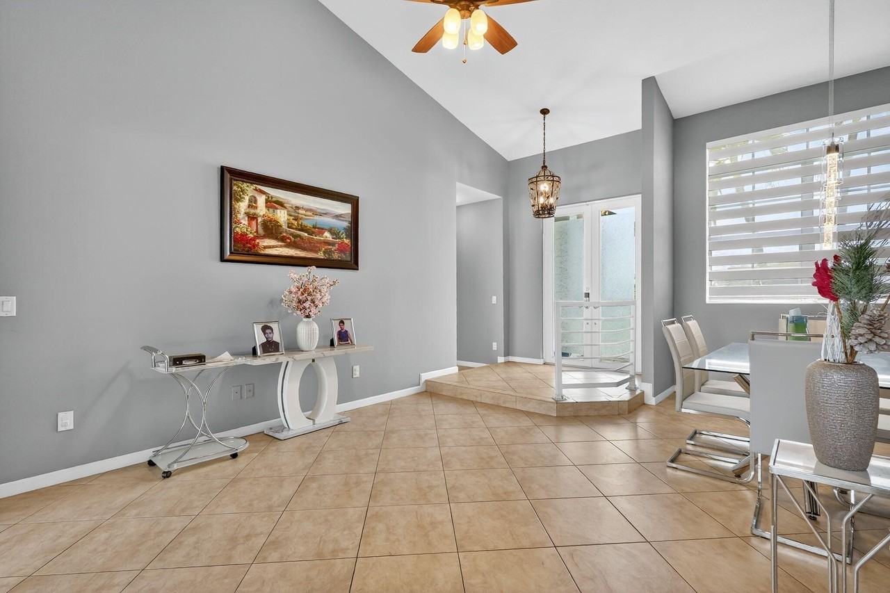 1971 Sw Breezeway St - Photo 5 of 26