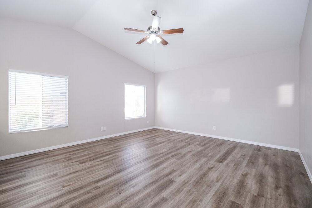 5537 N 76th Dr - Photo 3 of 16