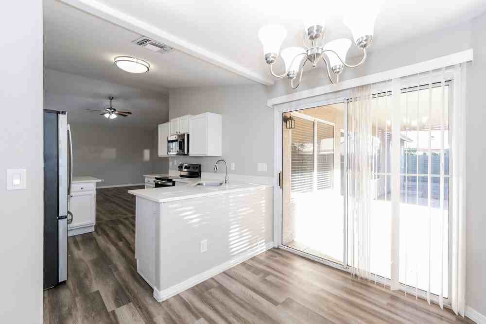 5537 N 76th Dr - Photo 6 of 16