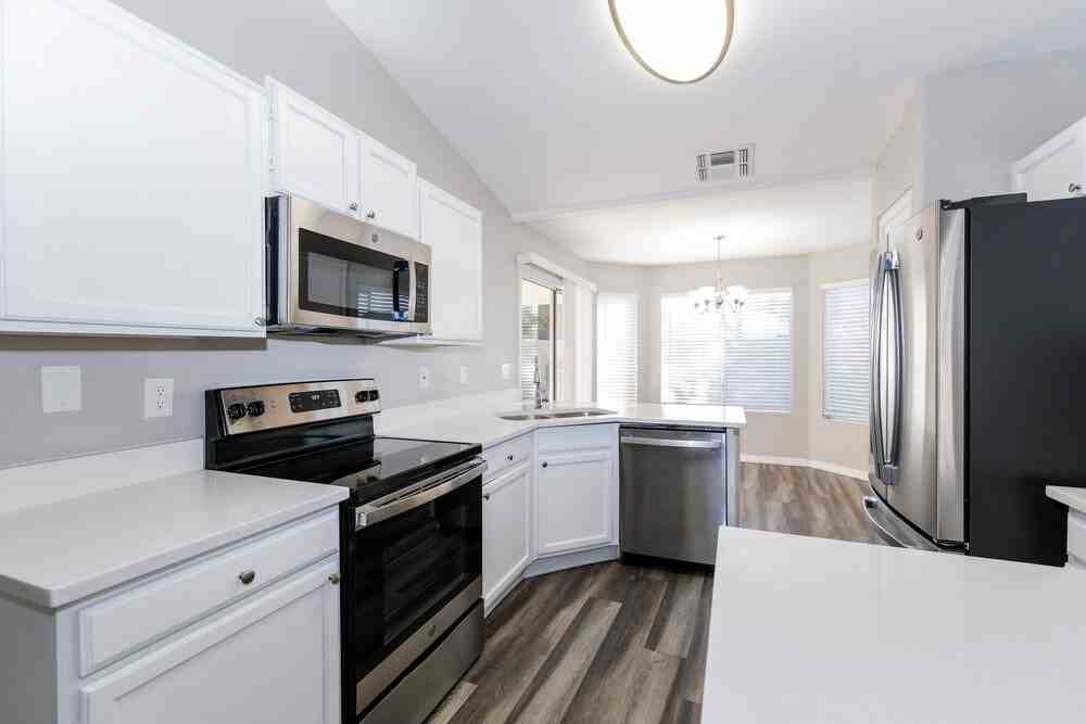 5537 N 76th Dr - Photo 7 of 16