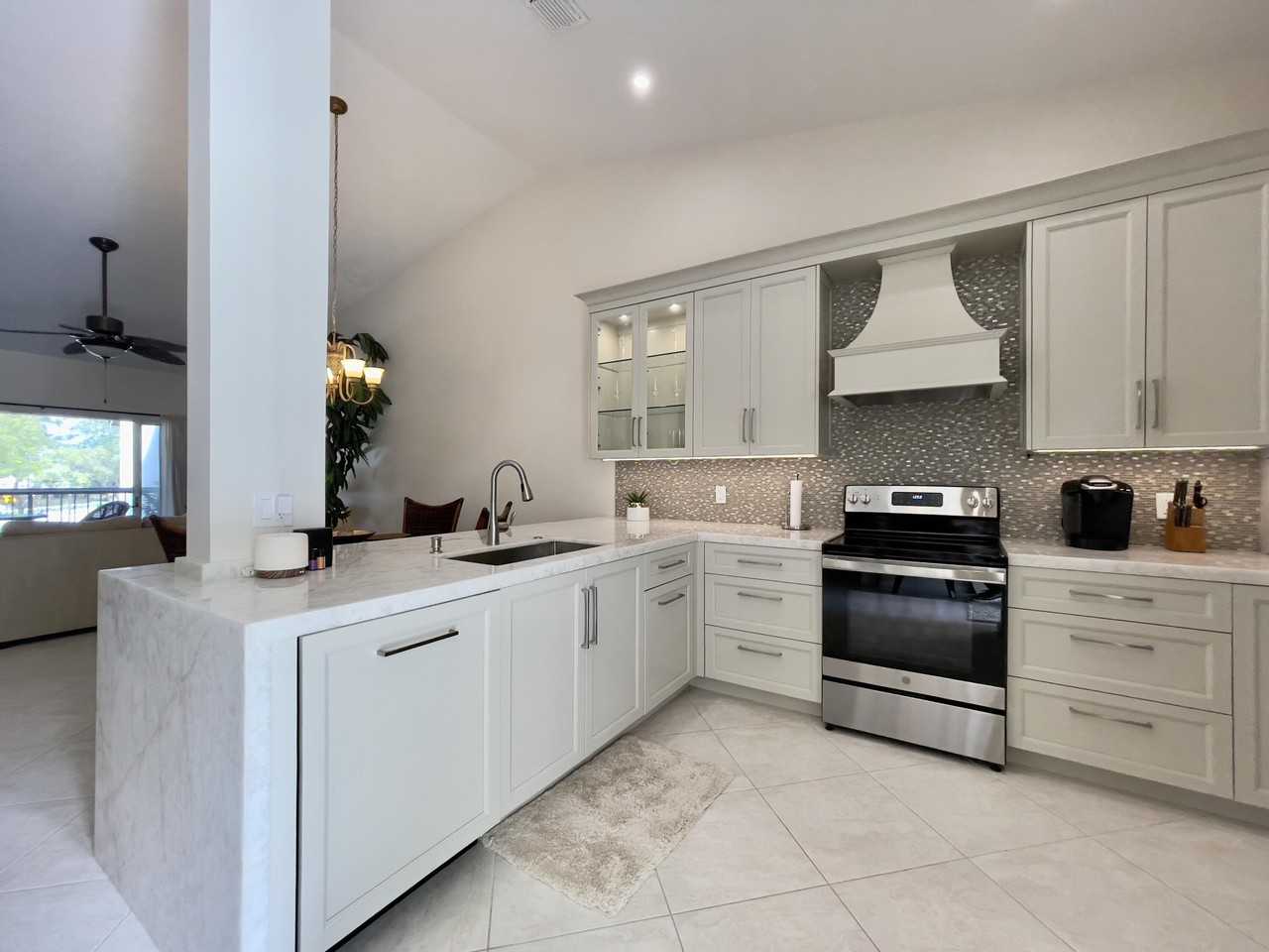 202 Cypress Point Dr #202 - Photo 4 of 30