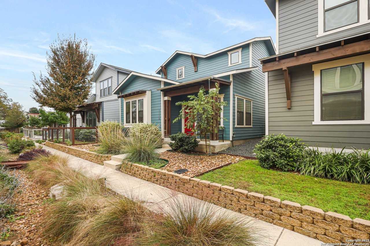 1118 N Olive St - Photo 2 of 23