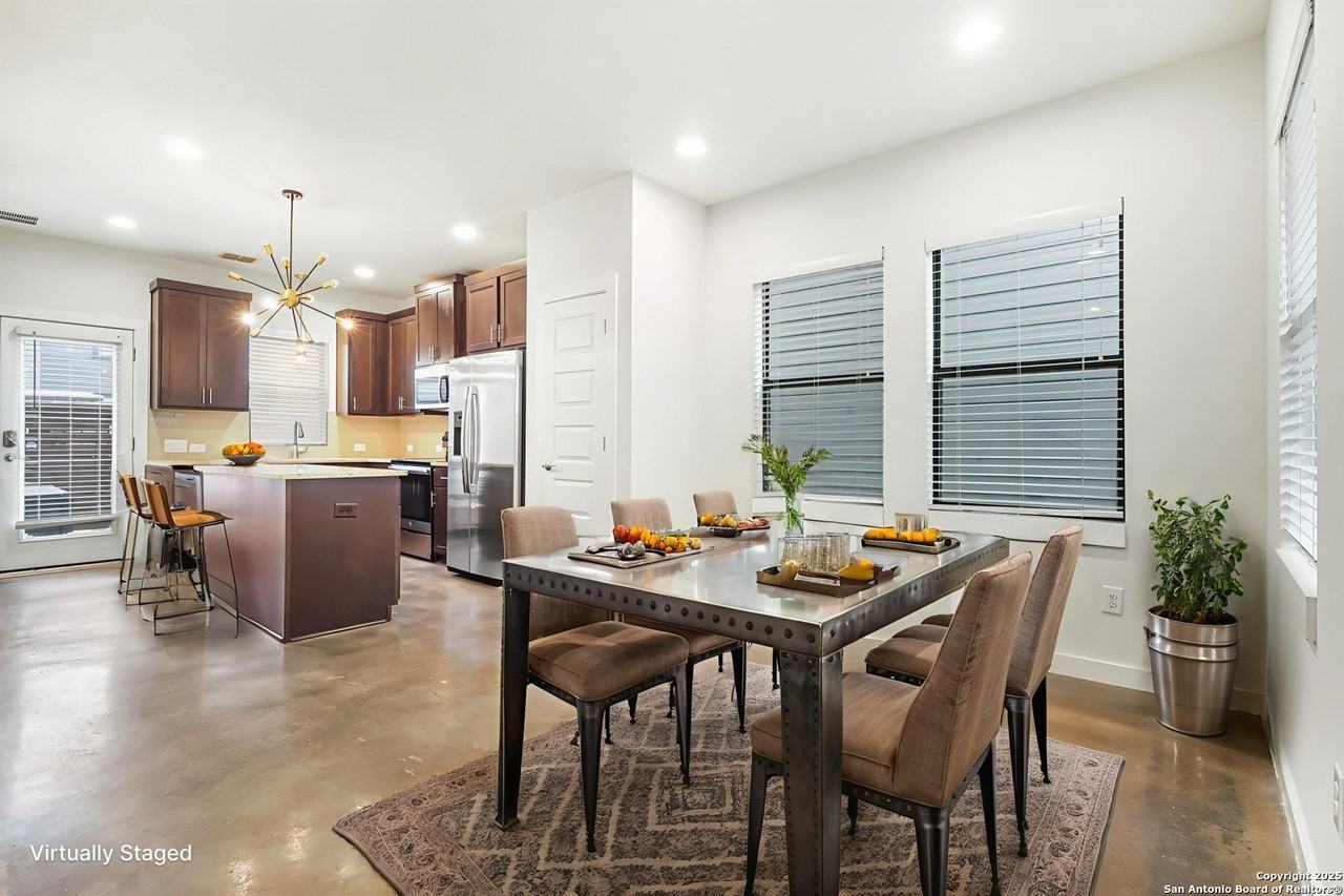 1118 N Olive St - Photo 3 of 23