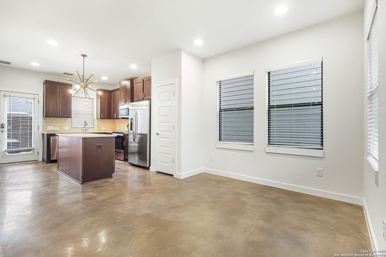 1118 N Olive St - Photo 4 of 23