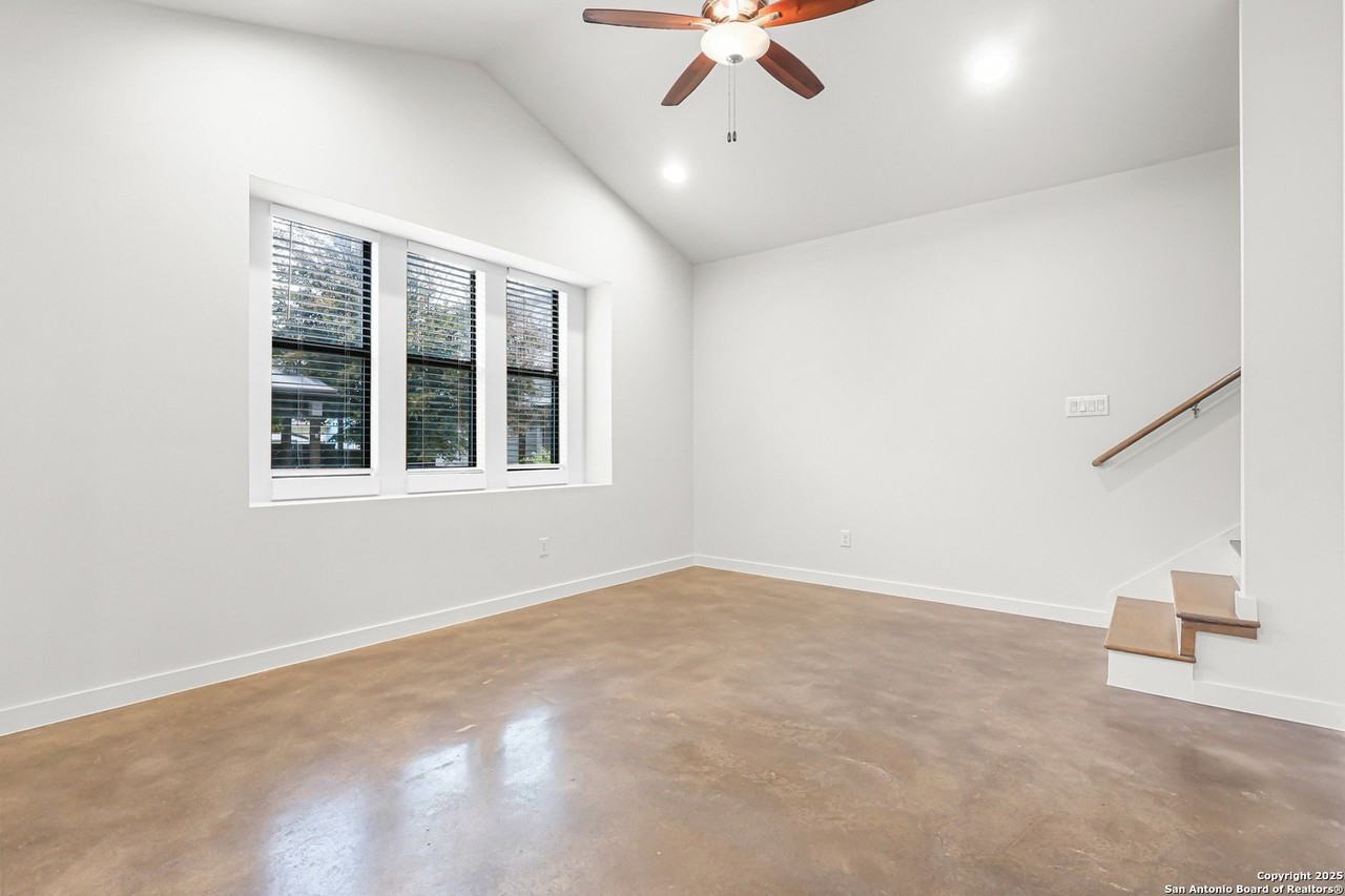 1118 N Olive St - Photo 7 of 23