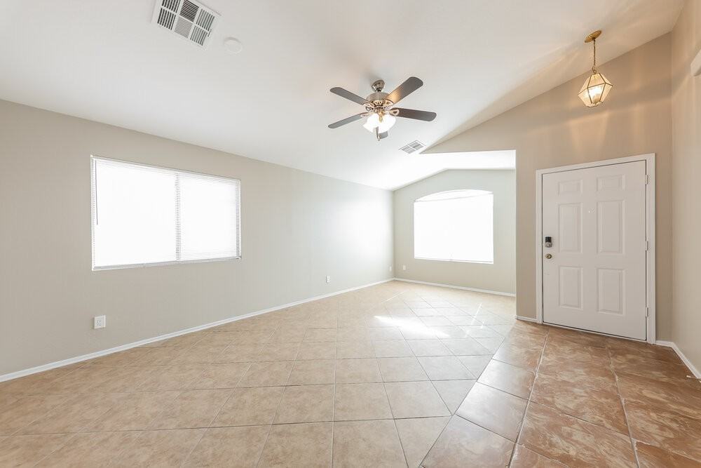 10618 W Pima St - Photo 4 of 16