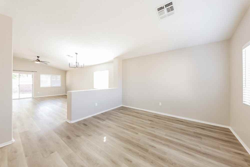 427 N Payton - Photo 3 of 16