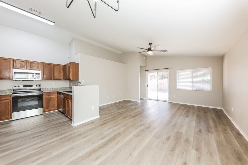 427 N Payton - Photo 5 of 16