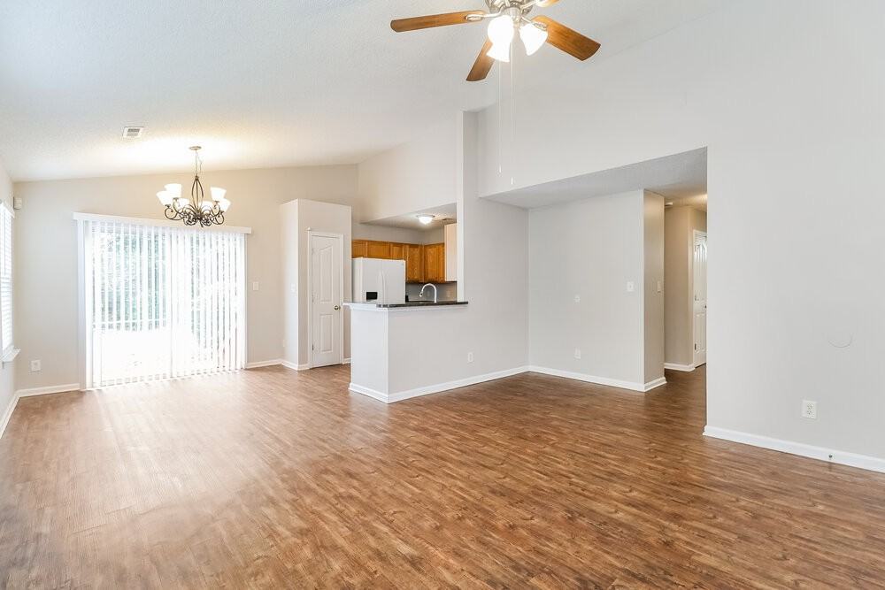 15123 Dehavilland Dr - Photo 4 of 16