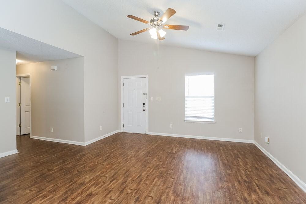 15123 Dehavilland Dr - Photo 5 of 16