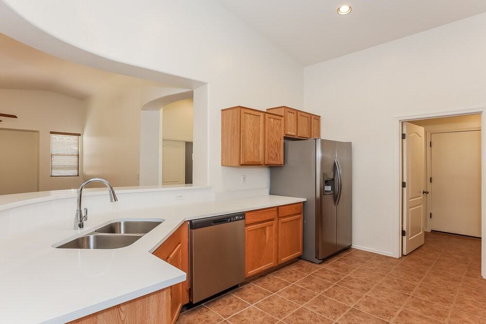 7406 W Superior Ave - Photo 5 of 16