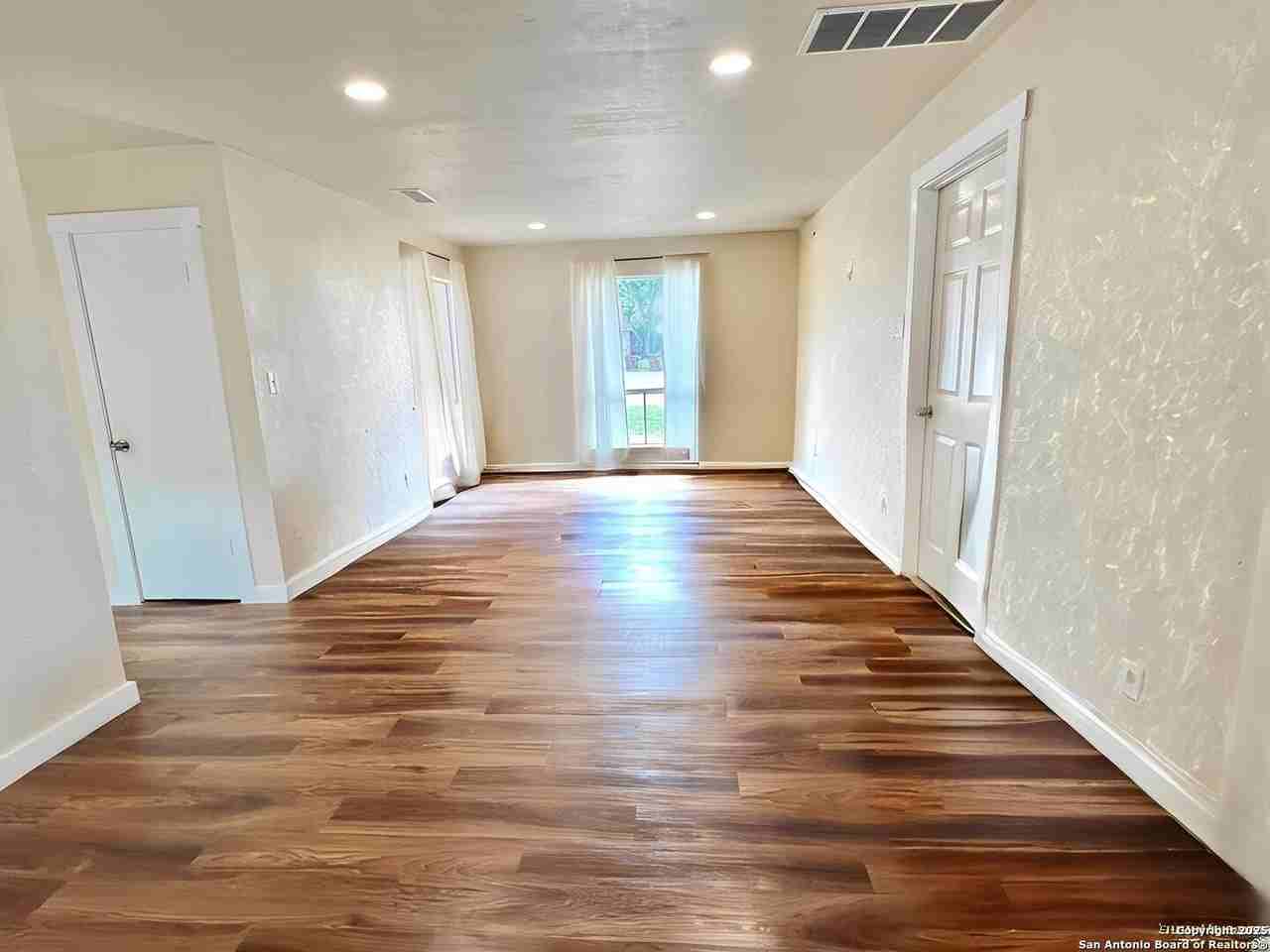 6803 Indian Lake Dr - Photo 5 of 21