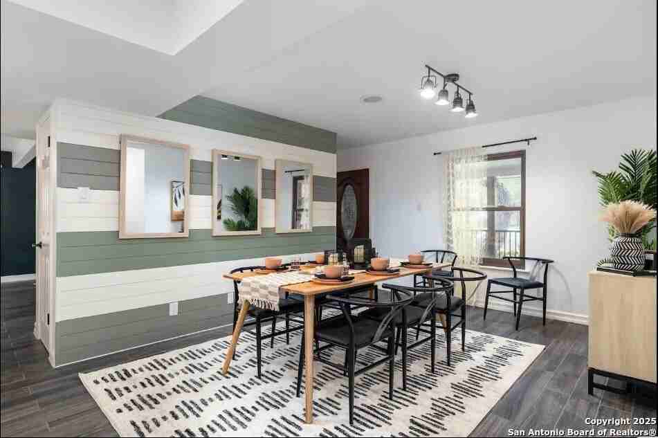 9830 Salisbury Dr - Photo 4 of 26