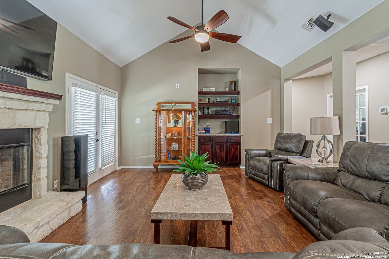 323 Shannon Ridge Dr - Photo 7 of 50