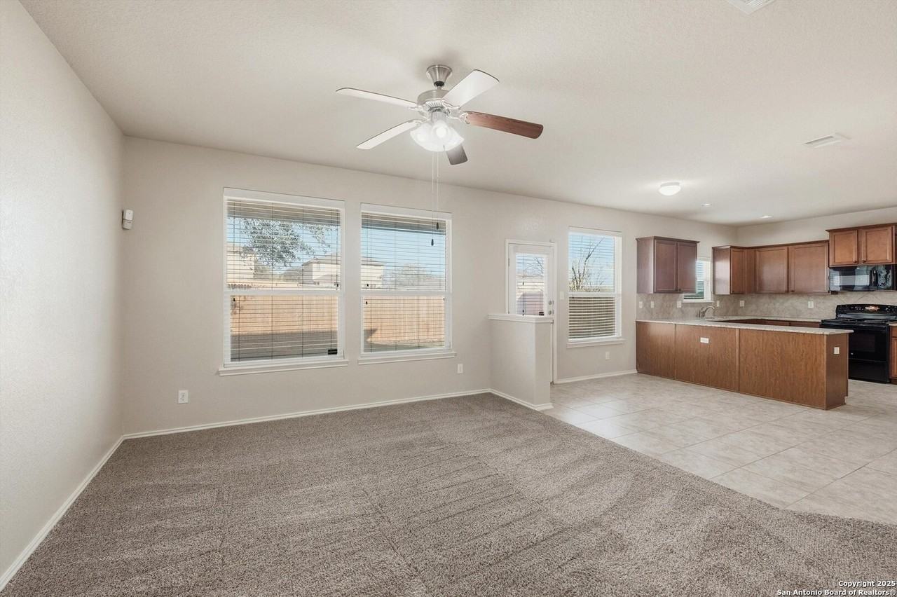 11647 Zinnia Flds - Photo 5 of 36