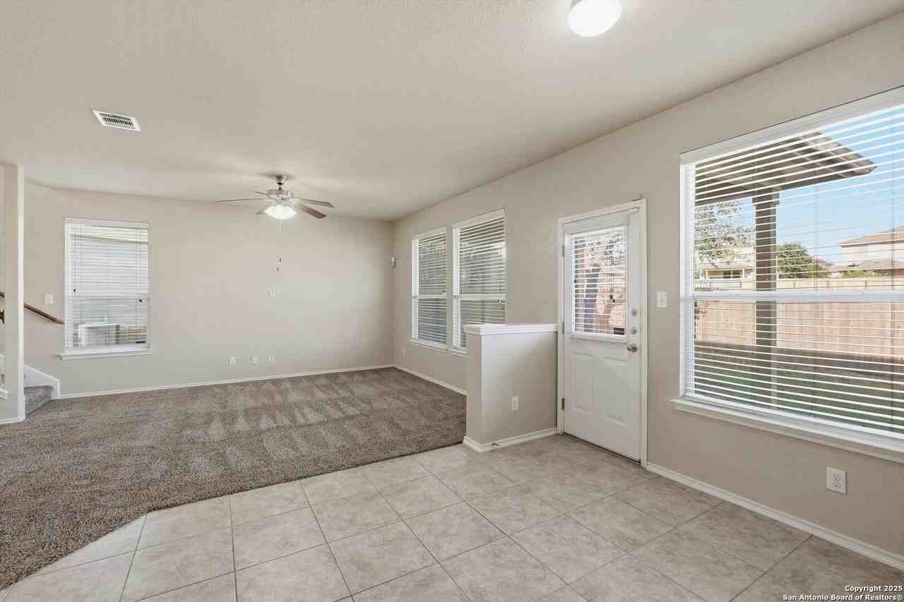 11647 Zinnia Flds - Photo 7 of 36