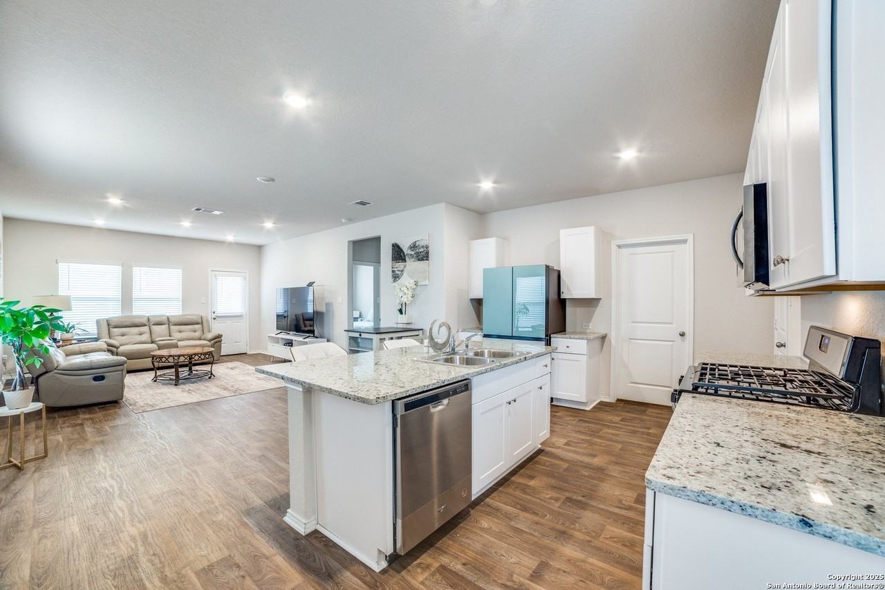 4523 Felsite Ave - Photo 2 of 14