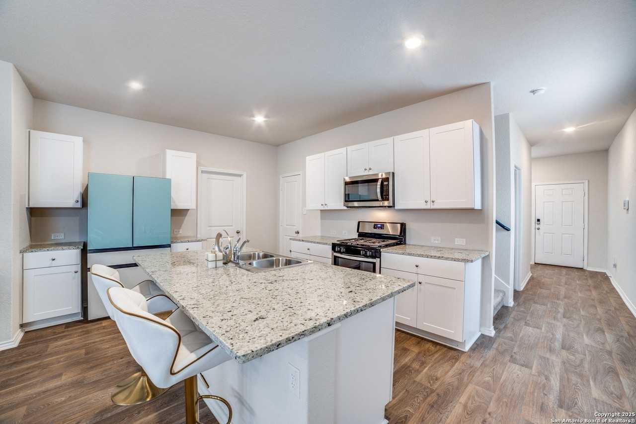 4523 Felsite Ave - Photo 3 of 14