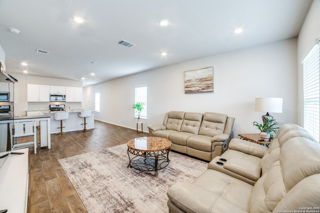 4523 Felsite Ave - Photo 4 of 14