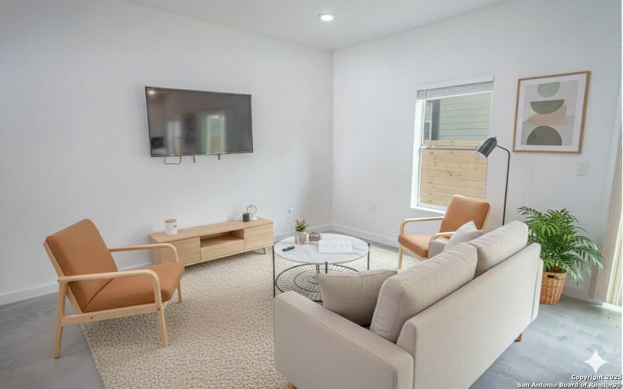 918 S Olive St Unit 102 #102 - Photo 4 of 26