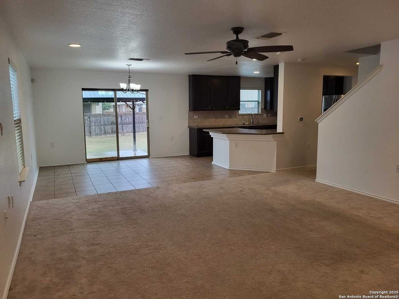 7418 Bluebonnet Bay - Photo 4 of 35