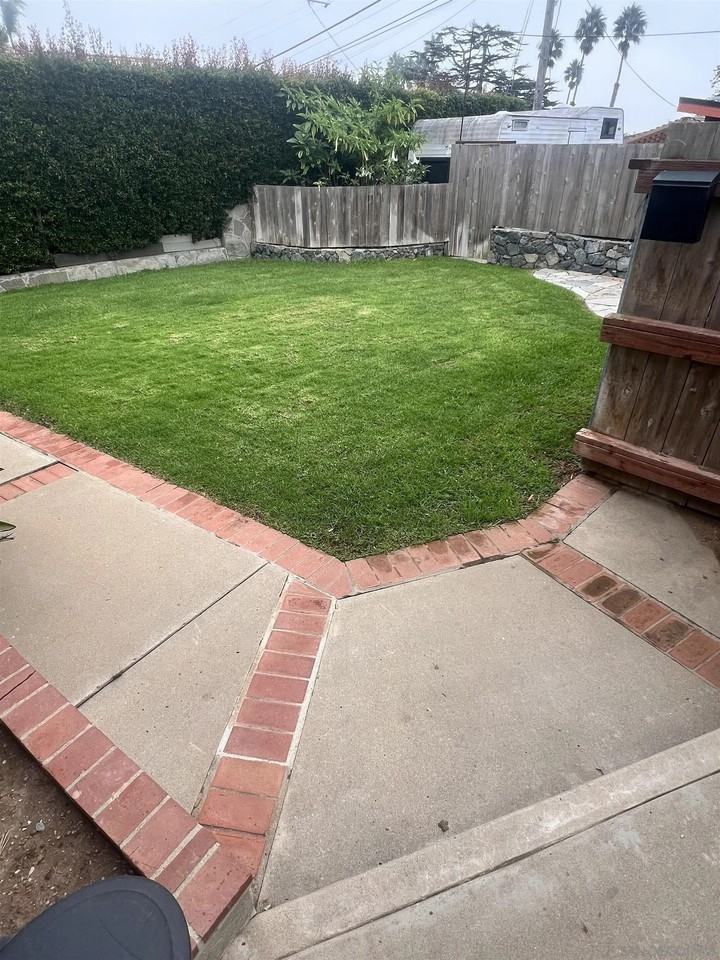 1065 Moana Dr - Photo 5 of 31