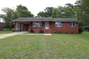 featured image of 2413 Hunt Club Rd