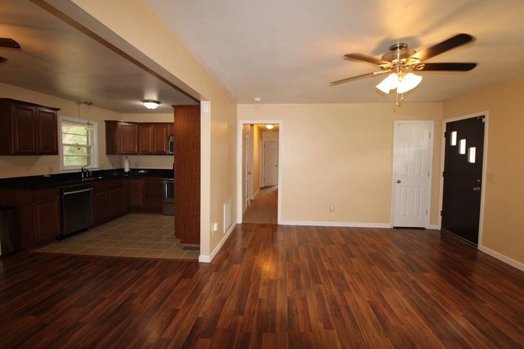 2413 Hunt Club Rd - Photo 3 of 21