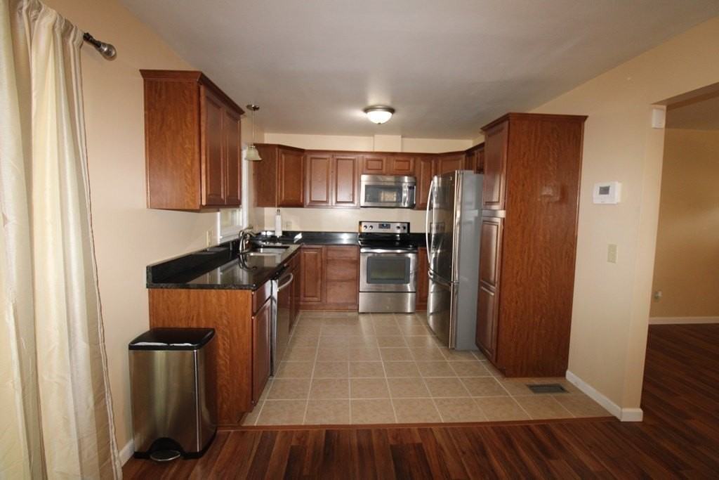 2413 Hunt Club Rd - Photo 4 of 21