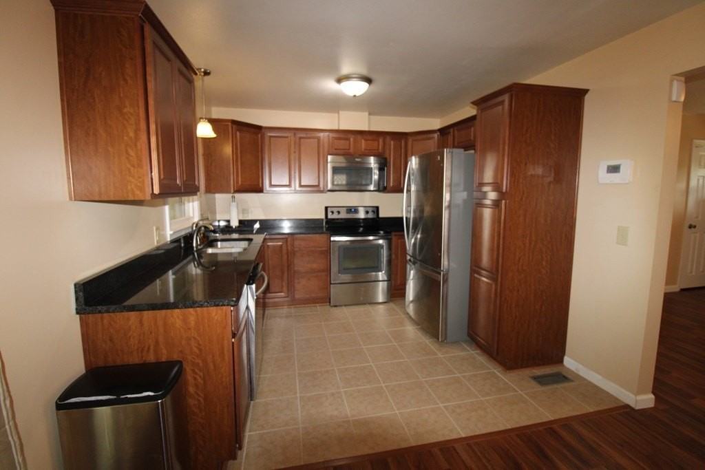 2413 Hunt Club Rd - Photo 6 of 21