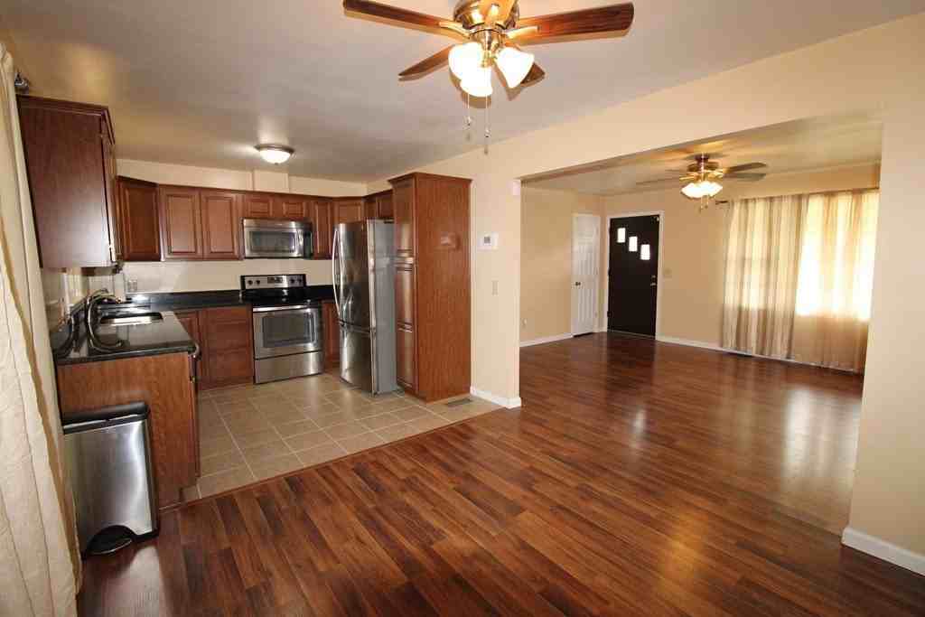 2413 Hunt Club Rd - Photo 7 of 21