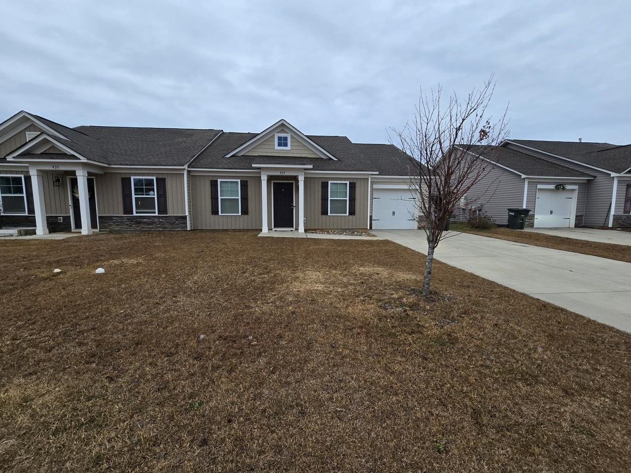 437 Conifer St - Photo 2 of 33