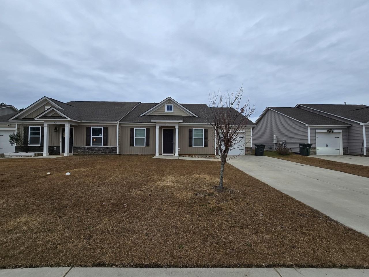 437 Conifer St - Photo 3 of 33