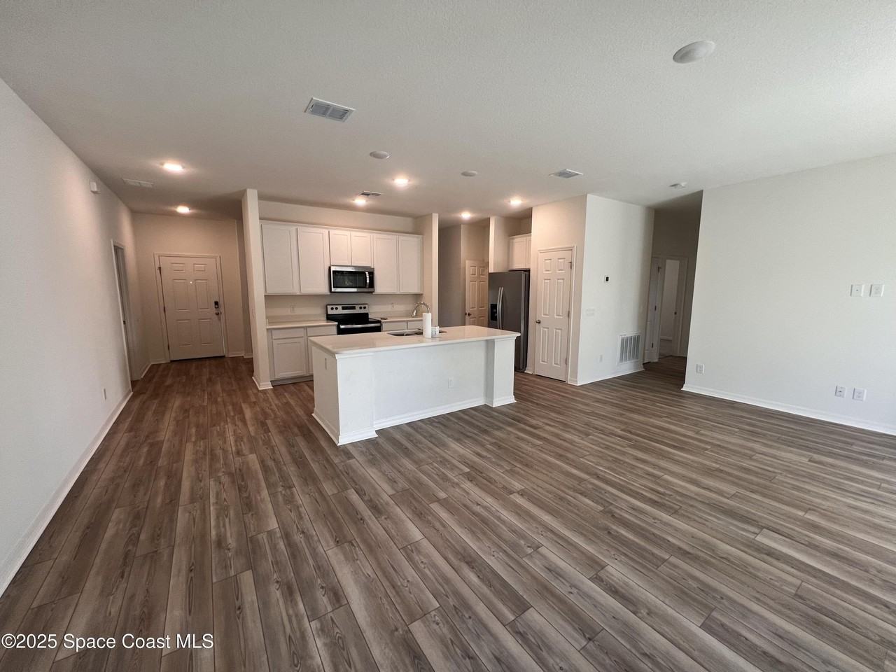 1031 Grapefruit Rd Se - Photo 4 of 25