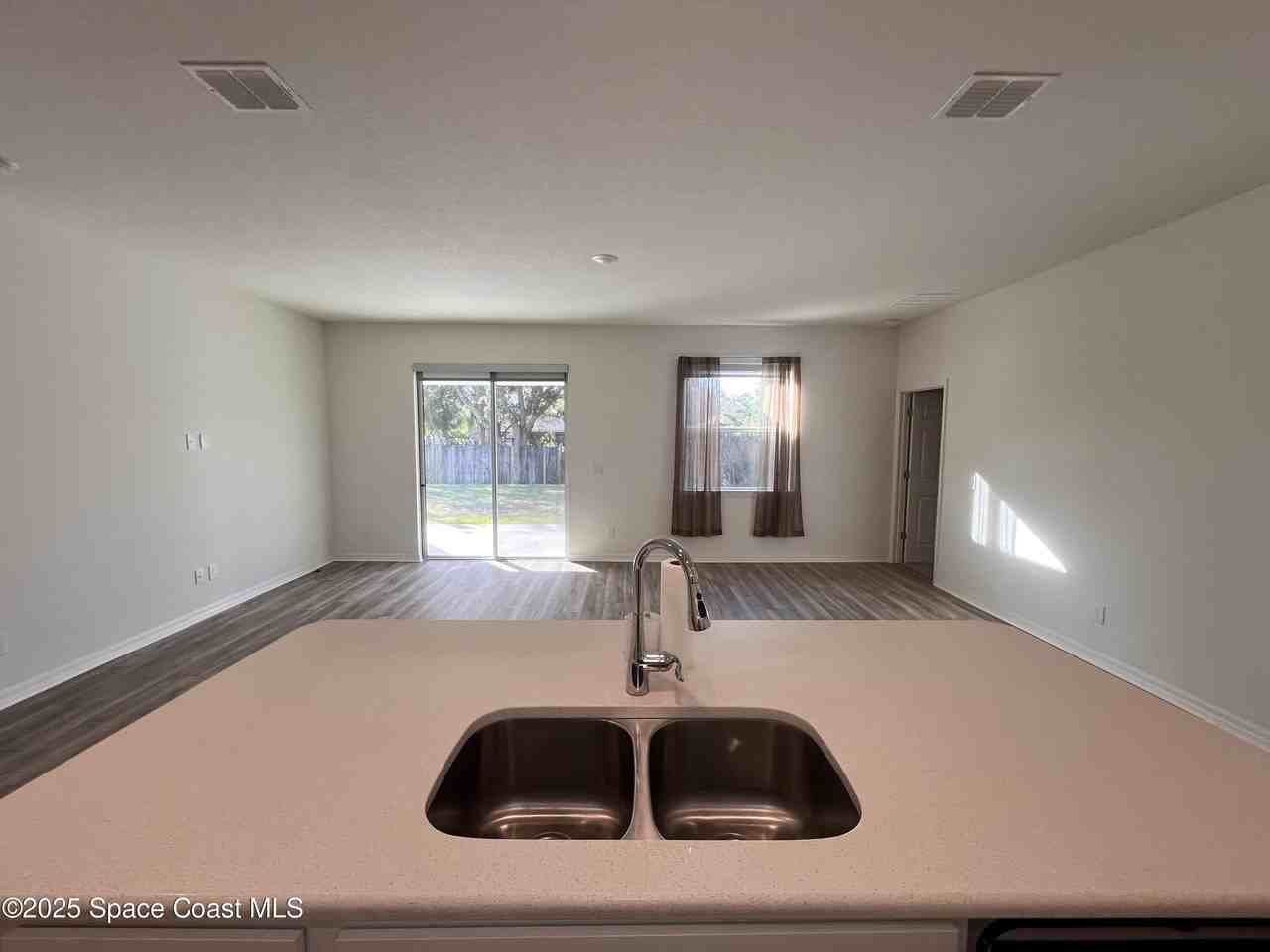 1031 Grapefruit Rd Se - Photo 6 of 25