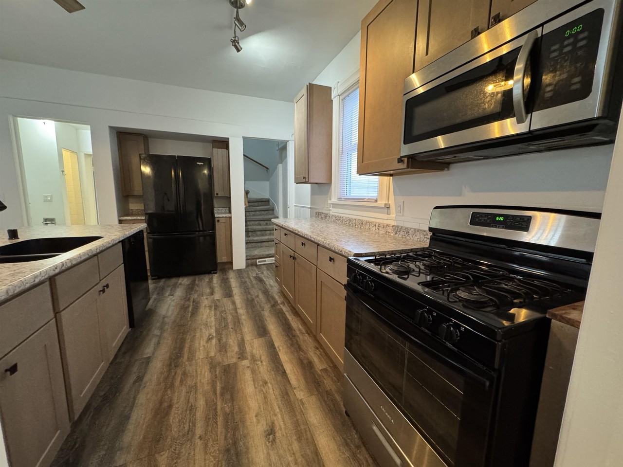 122 North St - Photo 4 of 33