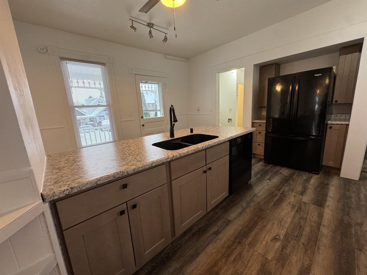 122 North St - Photo 5 of 33