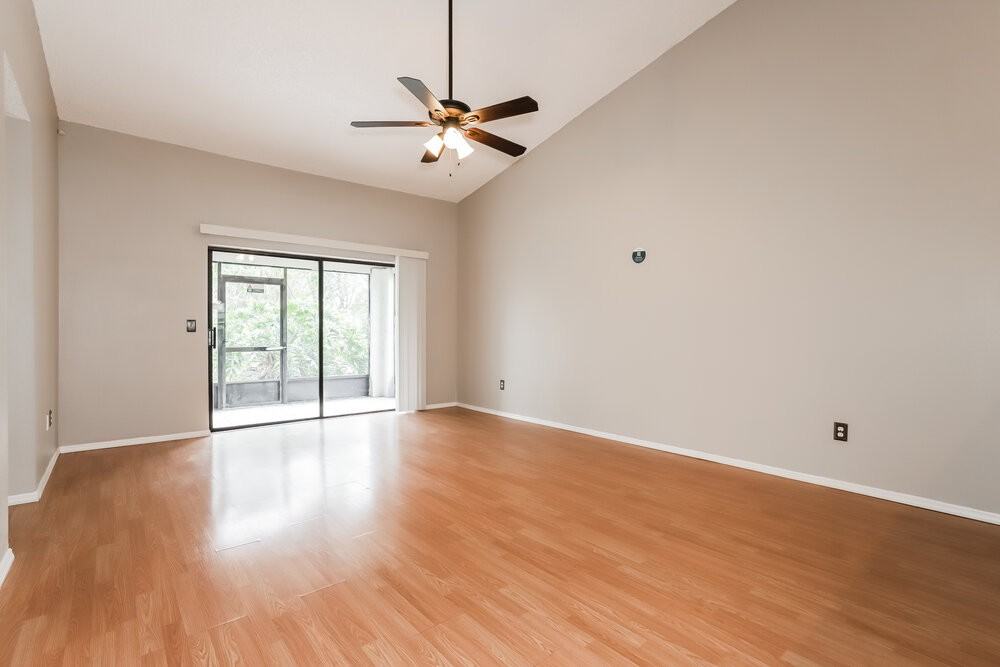 1604 Sanderling Ct - Photo 3 of 16