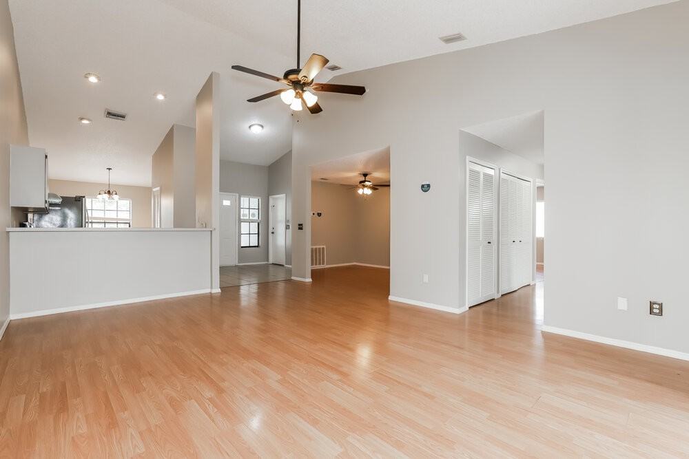 1604 Sanderling Ct - Photo 4 of 16