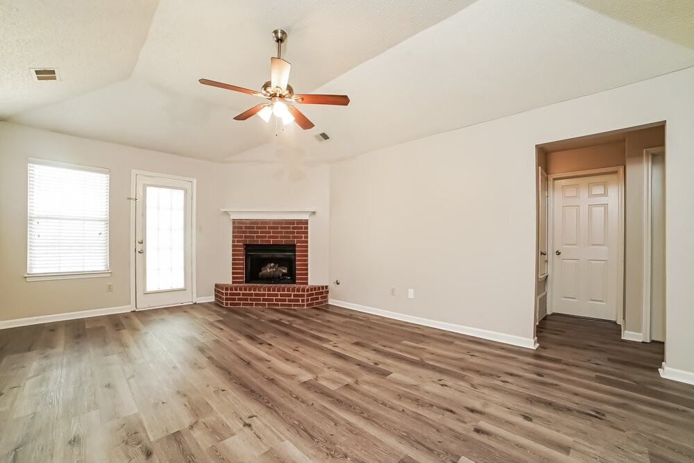 4078 Shadow Glen Dr - Photo 3 of 16