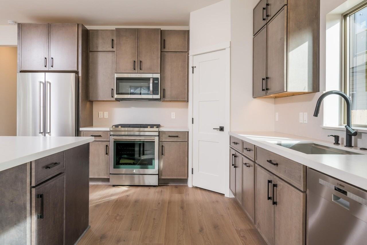 711 N 2nd Ave - Photo 4 of 16