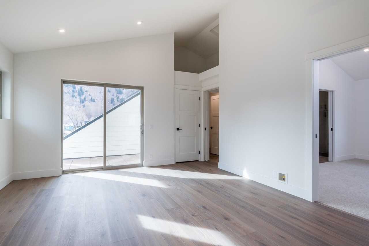 713 N 2nd Ave - Photo 2 of 8