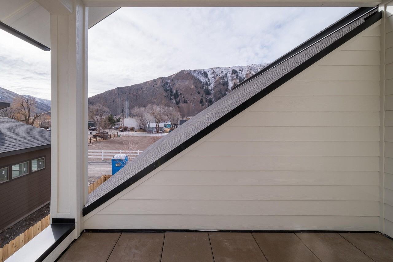 713 N 2nd Ave - Photo 7 of 8