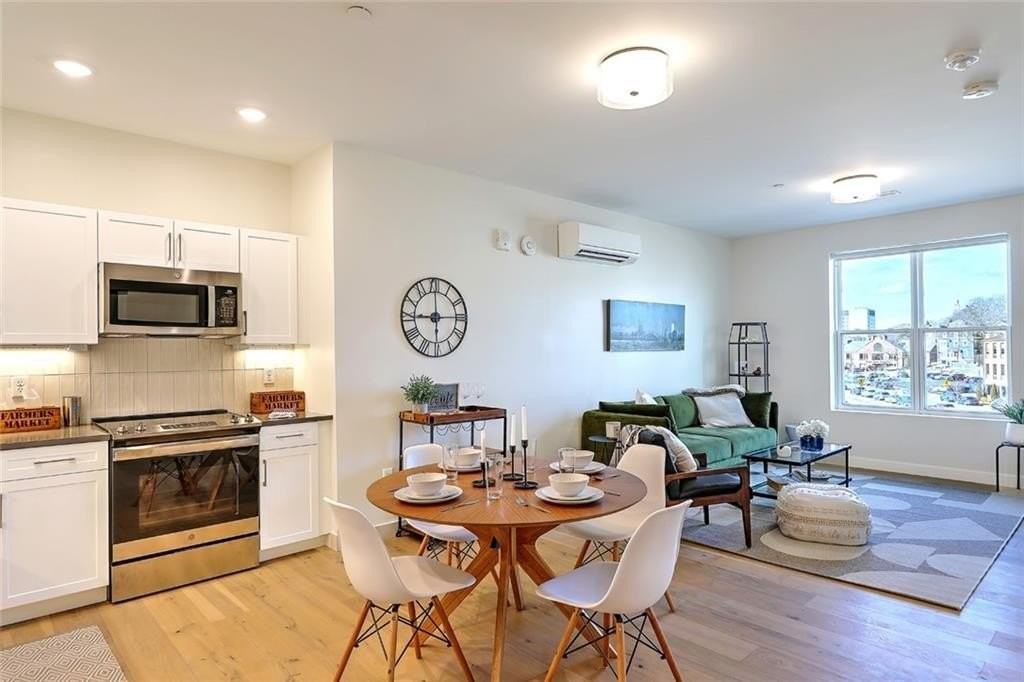 125 Wickenden St Apt 404 #404 - Photo 4 of 22